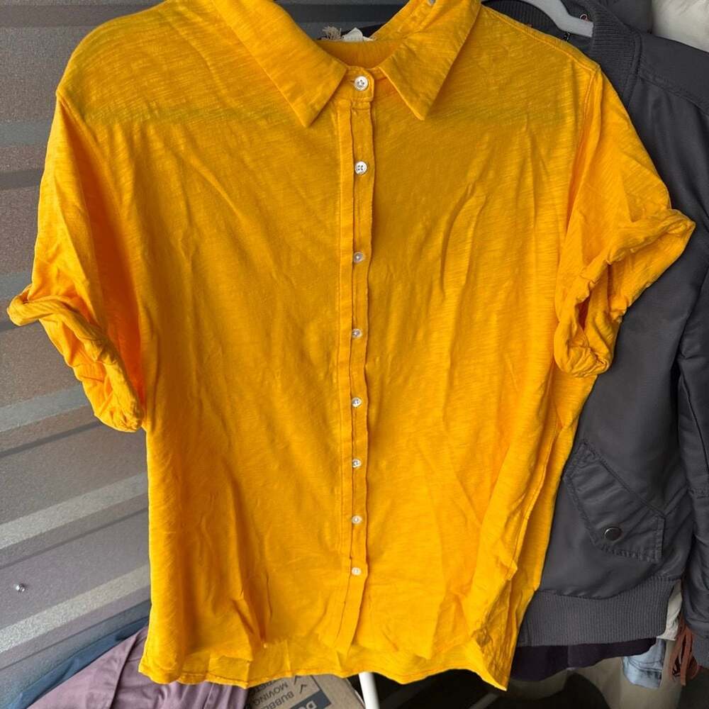 Dylan Yellow Button-Down Short Sleeve Shirt Size Medium